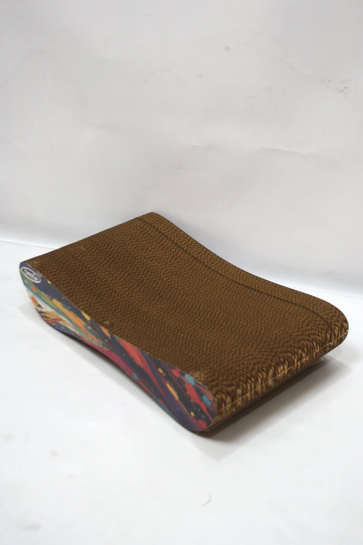 Dekoratif Karton Kedi Tırmalama Kanepesi - Small (43x24x8,5 cm) Renkli Desen