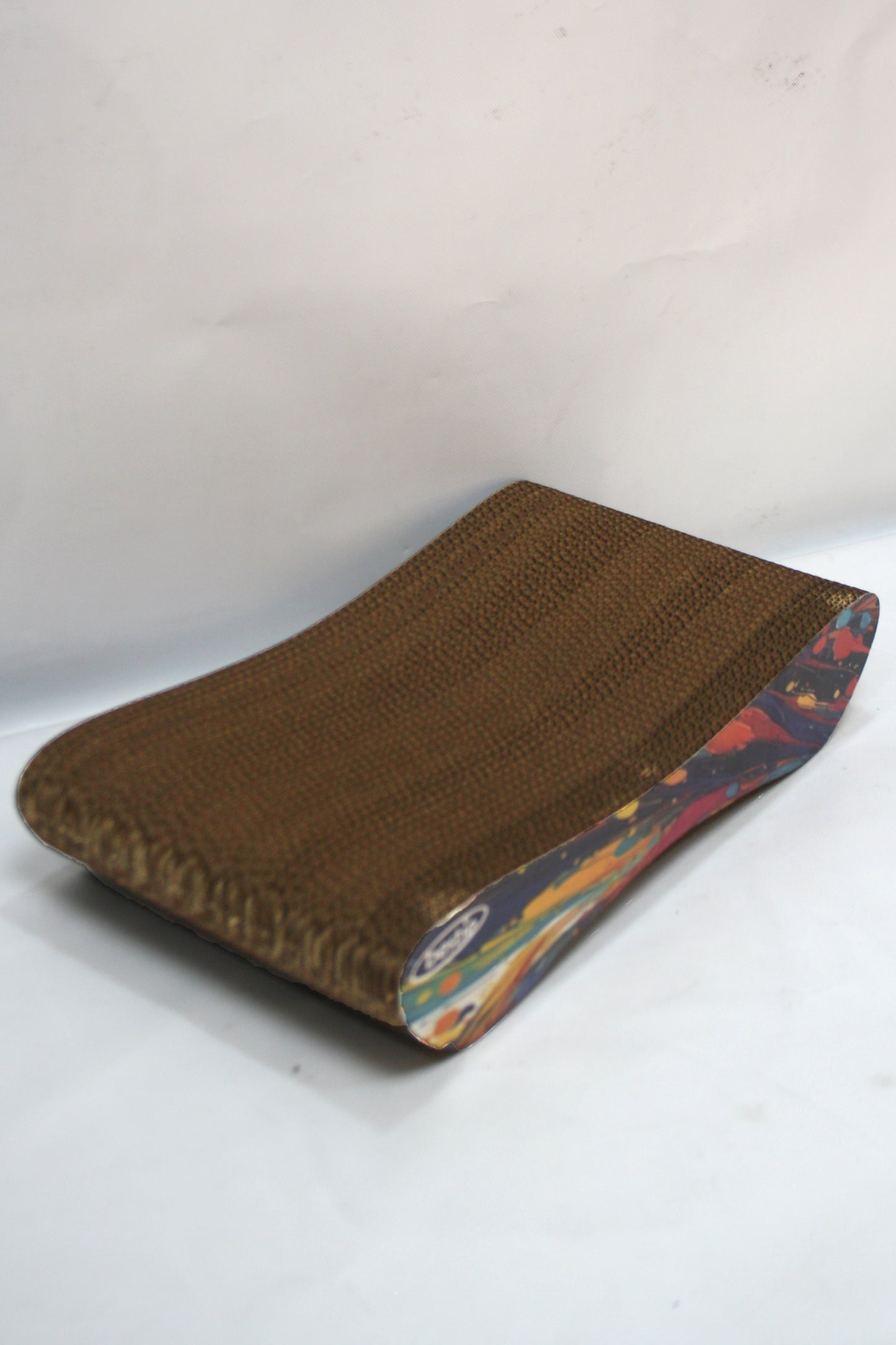 Dekoratif Karton Kedi Tırmalama Kanepesi - Small (43x24x8,5 cm) Renkli Desen