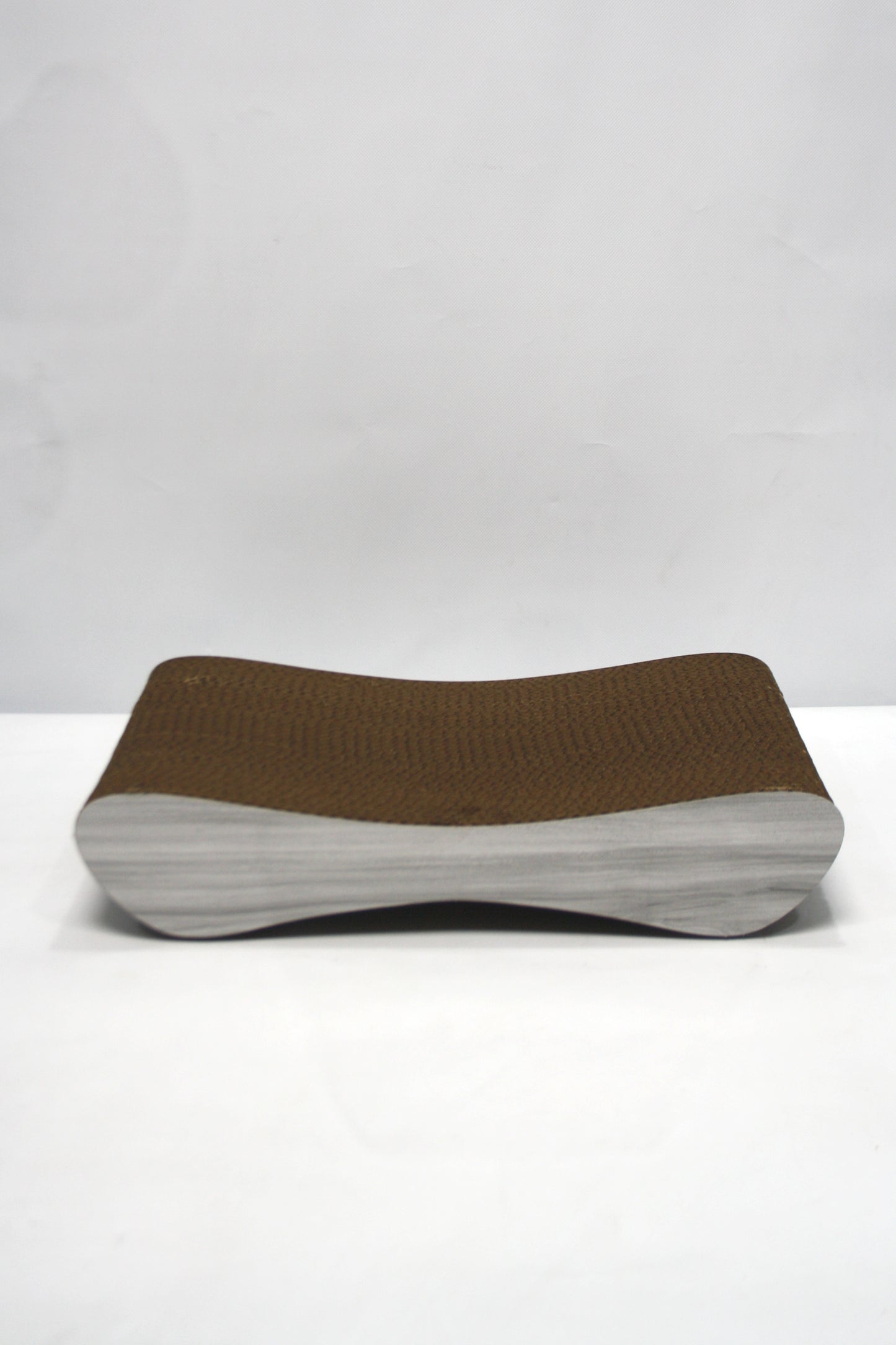 Dekoratif Karton Kedi Tırmalama Kanepesi- Small (43x24x8,5 cm) Gri Desen