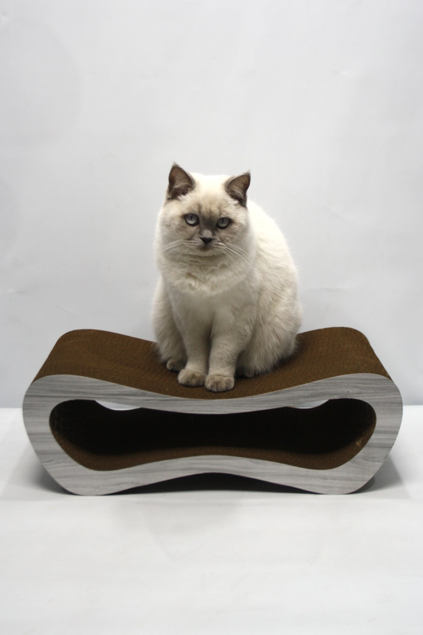 Dekoratif Karton Kedi Tırmalama Kanepesi- Medium (51x24x17 cm) Gri Desen