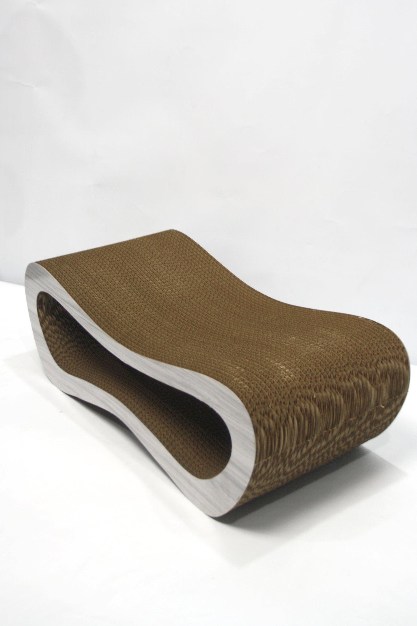 Dekoratif Karton Kedi Tırmalama Kanepesi- Medium (51x24x17 cm) Gri Desen