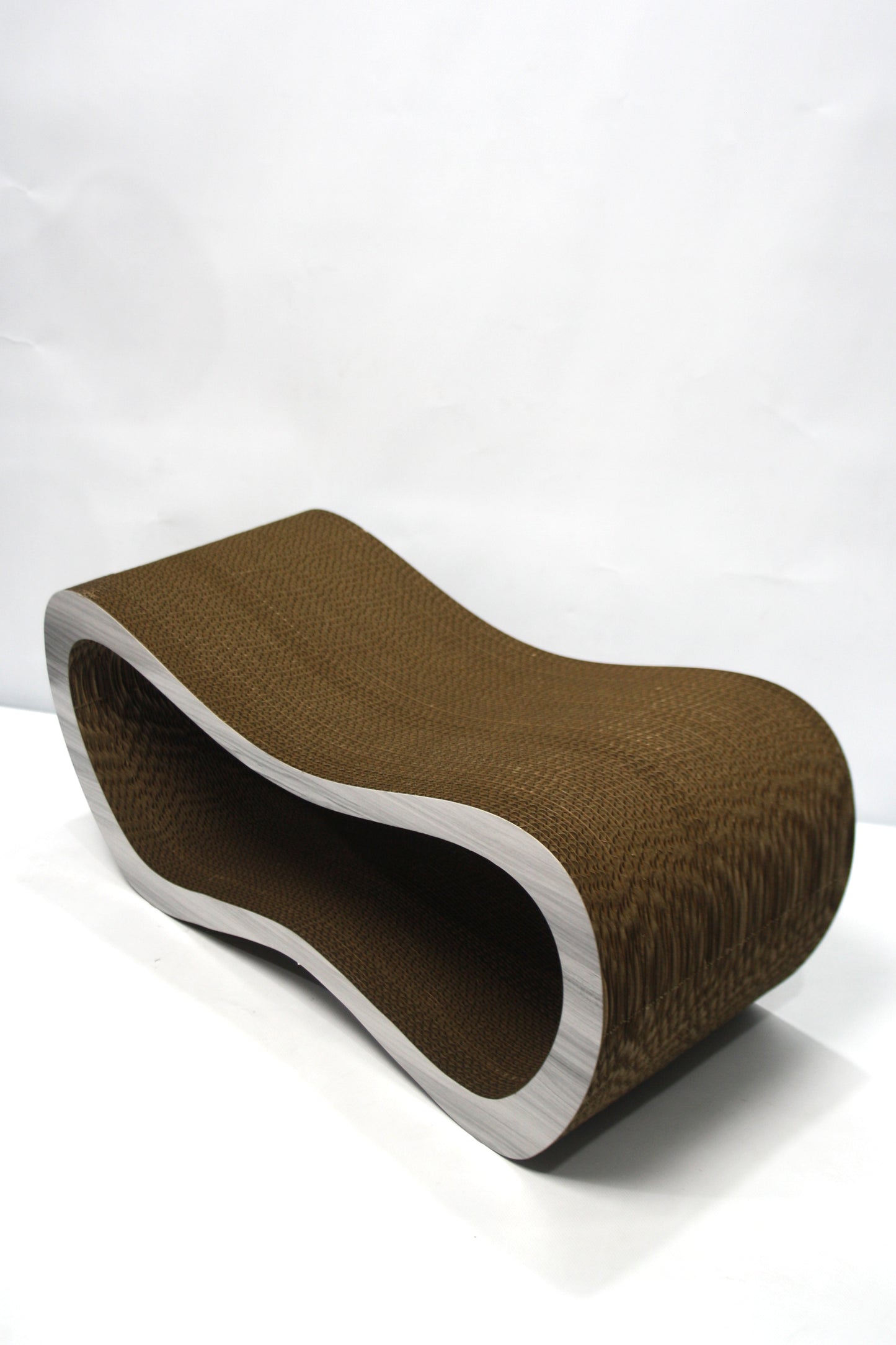 Dekoratif Karton Kedi Tırmalama Kanepesi- Large (59x24x26 cm) Gri Desen