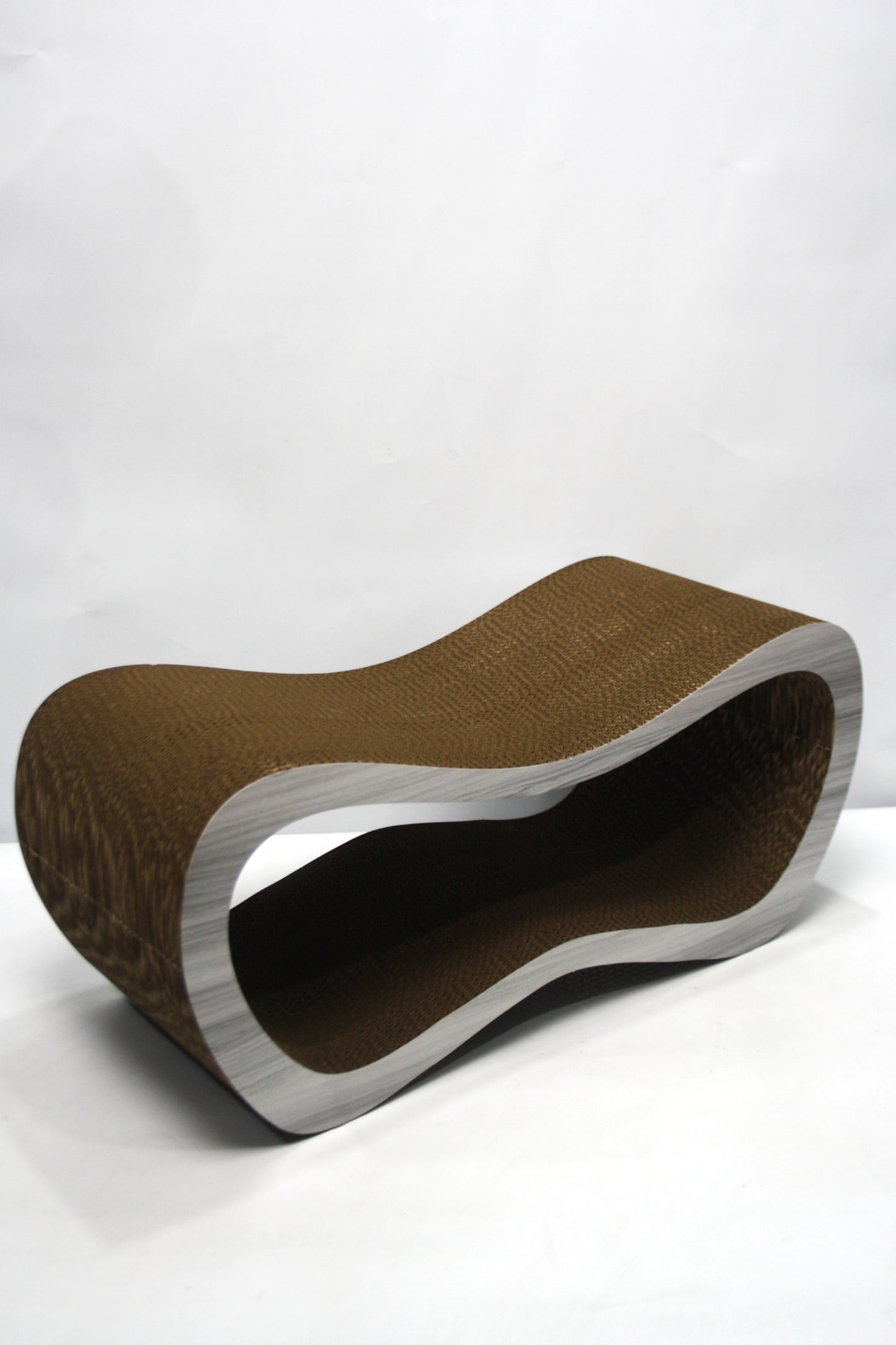 Dekoratif Karton Kedi Tırmalama Kanepesi- Large (59x24x26 cm) Gri Desen