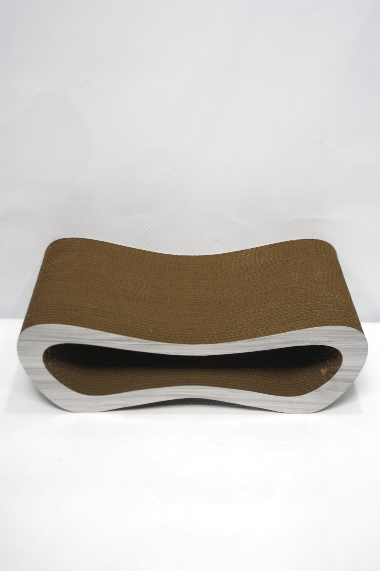Dekoratif Karton Kedi Tırmalama Kanepesi- Medium (51x24x17 cm) Gri Desen