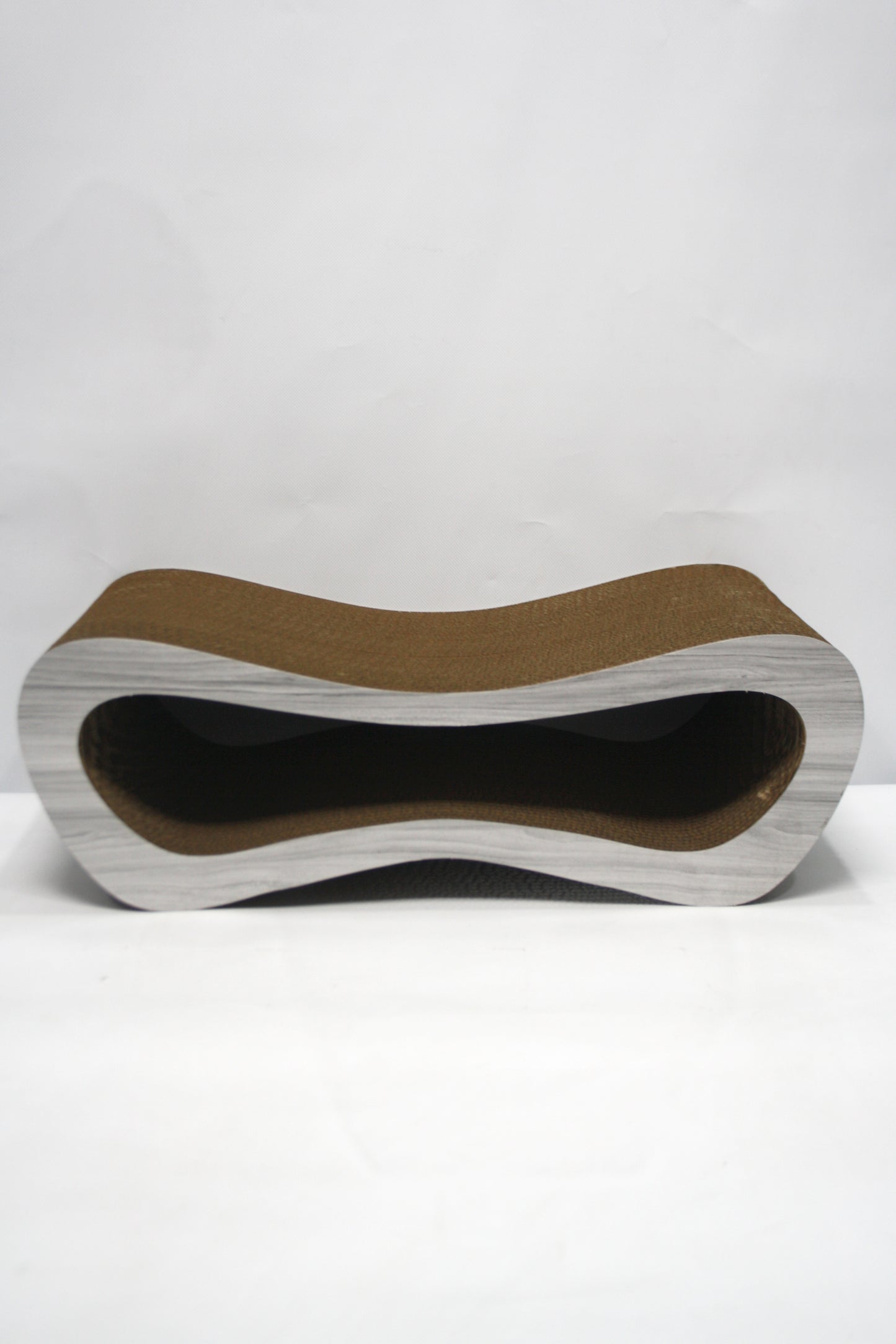 Dekoratif Karton Kedi Tırmalama Kanepesi- Medium (51x24x17 cm) Gri Desen